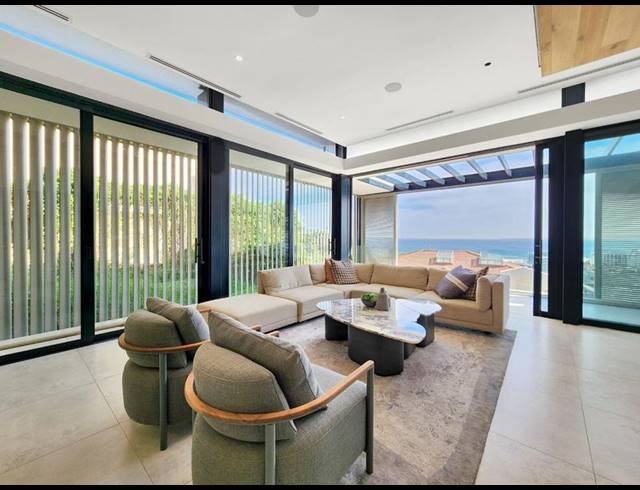 3 BEDROOM APARTMENT FOR SALE IN BANTRY BAY